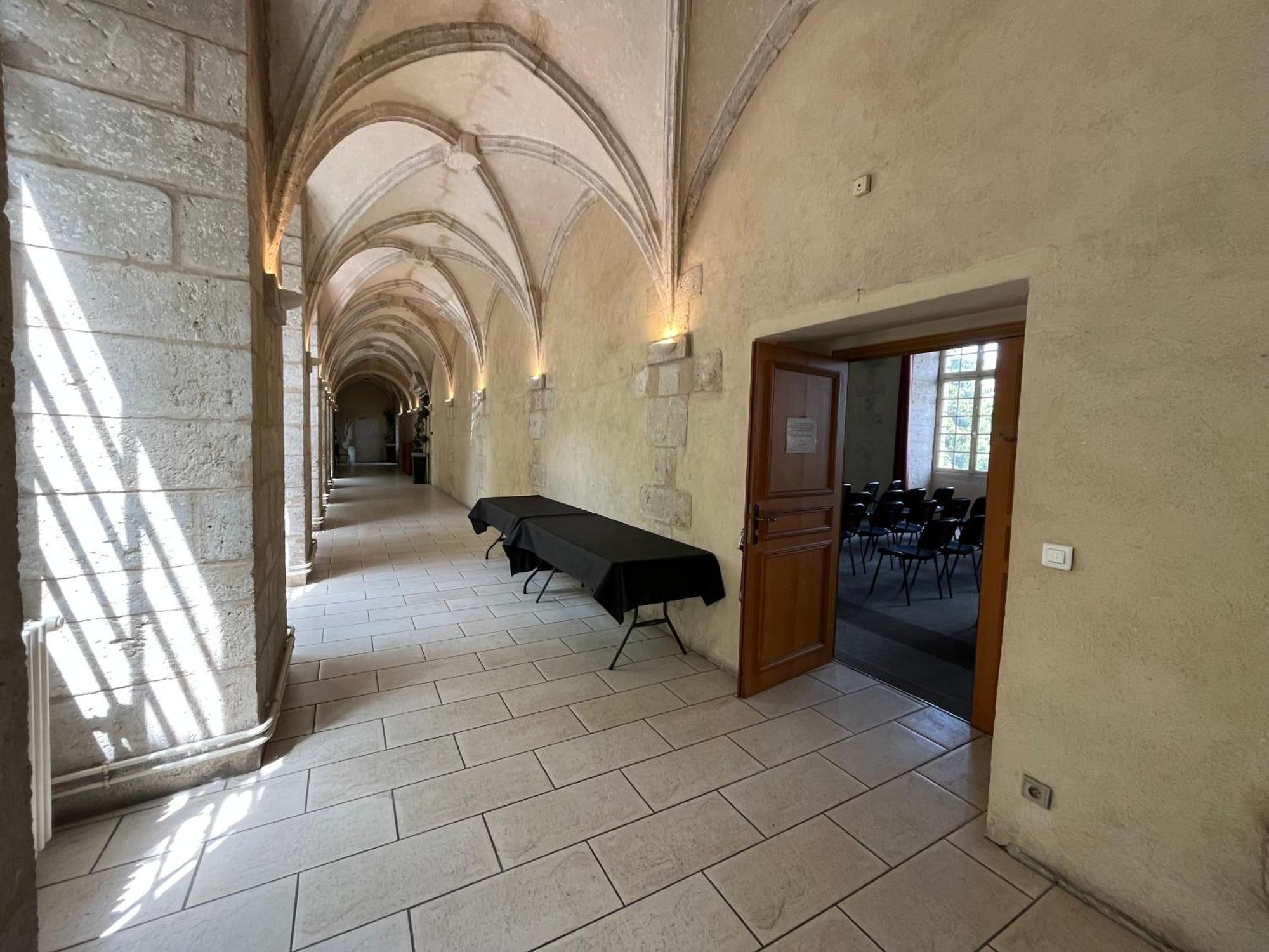 Hotellerie Saint Yves Шартр Екстер'єр фото