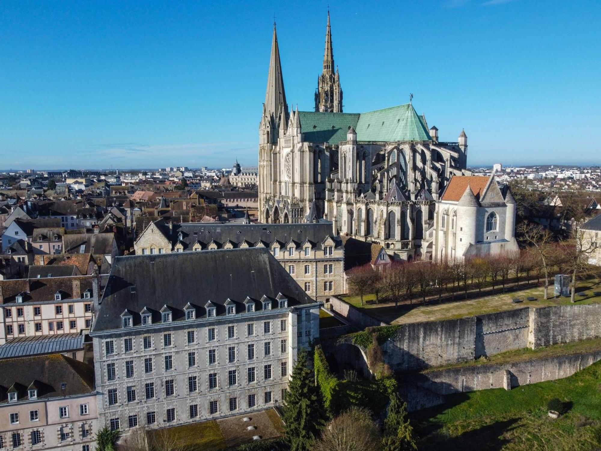 Hotellerie Saint Yves Шартр Екстер'єр фото